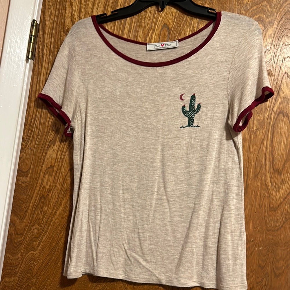 Minimalistic cactus tee